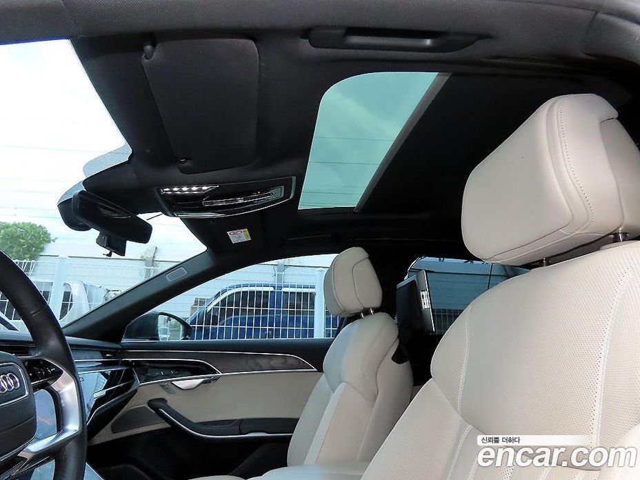 Audi A8 (D5) фото 15