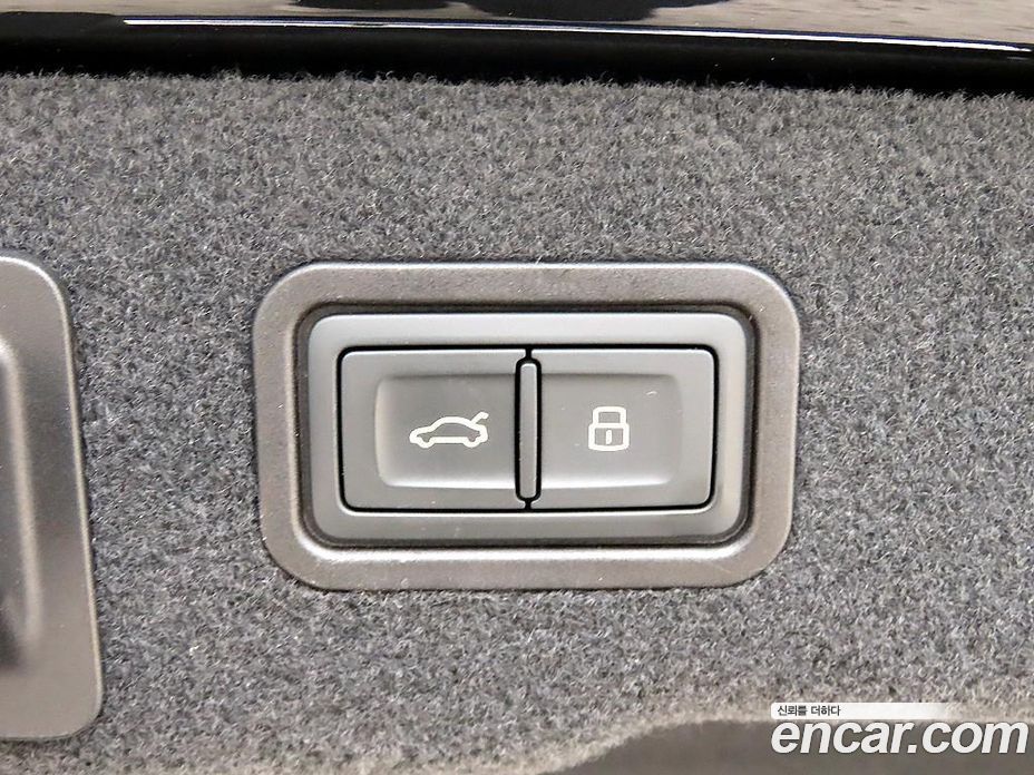 Audi A8 (D5) фото 16