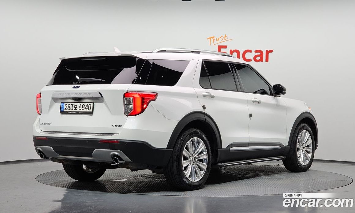 Ford Explorer 6th Gen фото 2