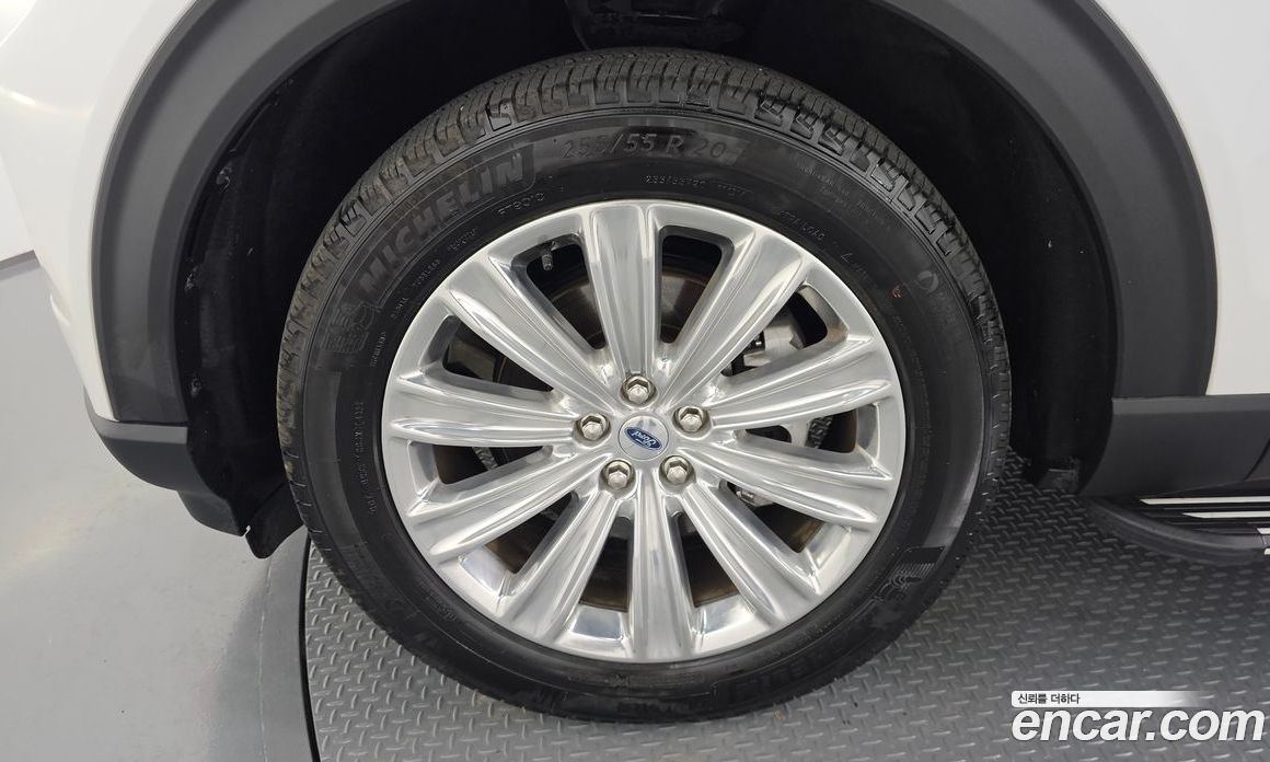 Ford Explorer 6th Gen фото 5