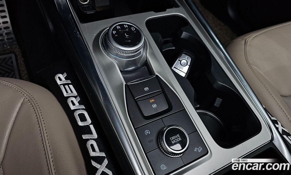 Ford Explorer 6th Gen фото 9