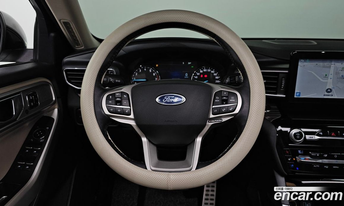 Ford Explorer 6th Gen фото 12