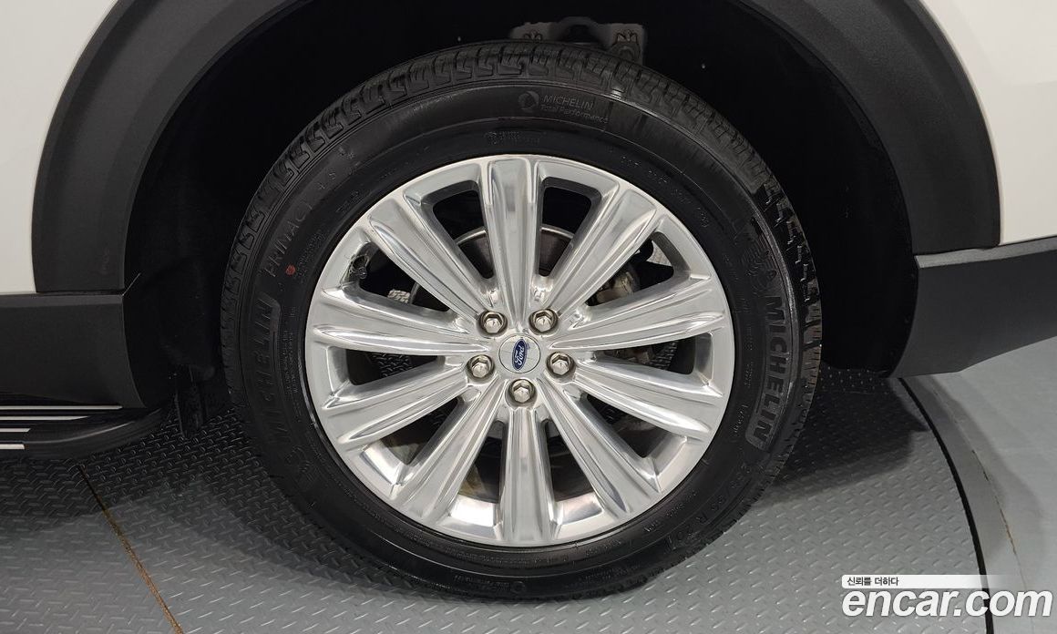 Ford Explorer 6th Gen фото 21