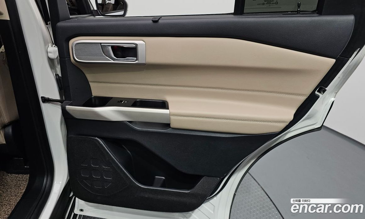 Ford Explorer 6th Gen фото 25