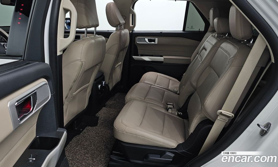 Ford Explorer 6th Gen фото 31