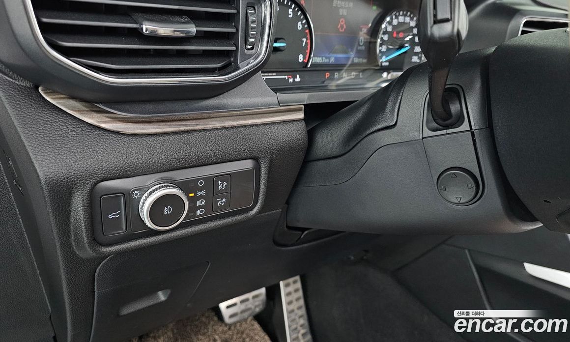 Ford Explorer 6th Gen фото 32