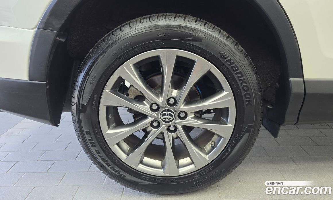 Toyota RAV4 4th Gen фото 5