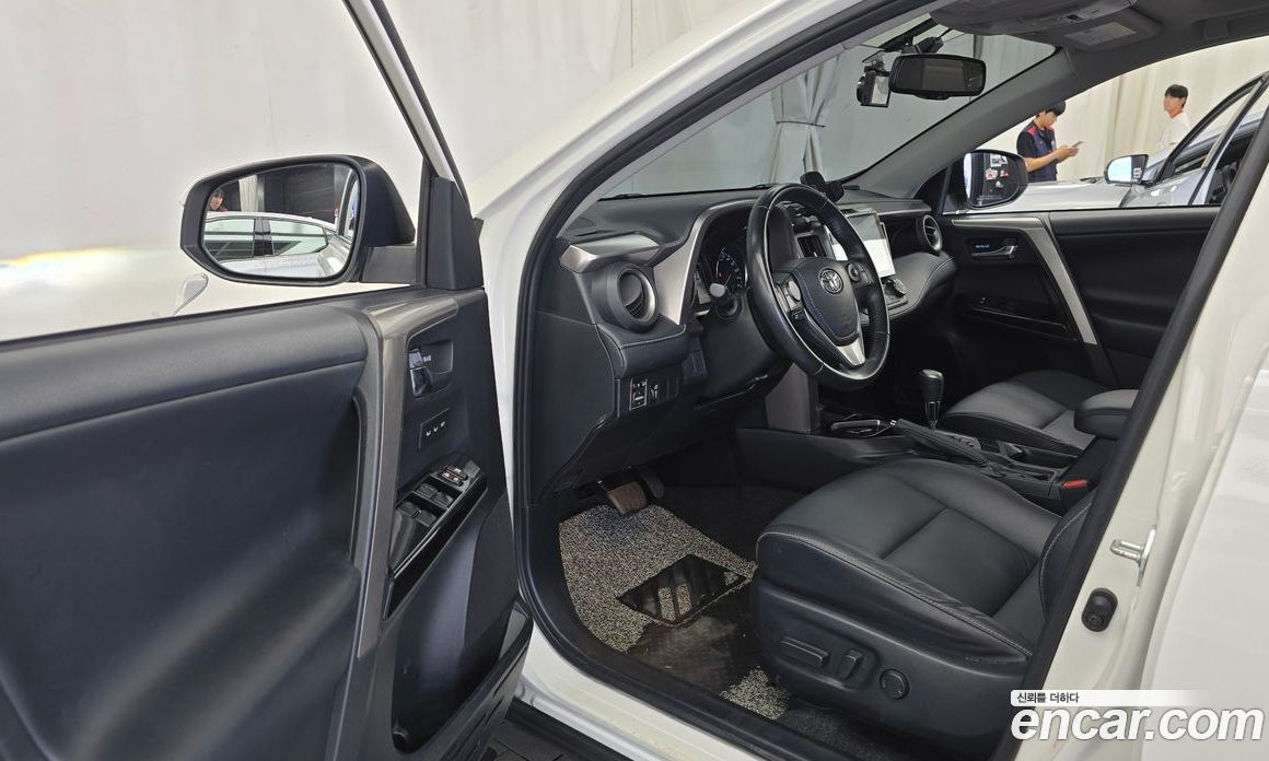 Toyota RAV4 4th Gen фото 10
