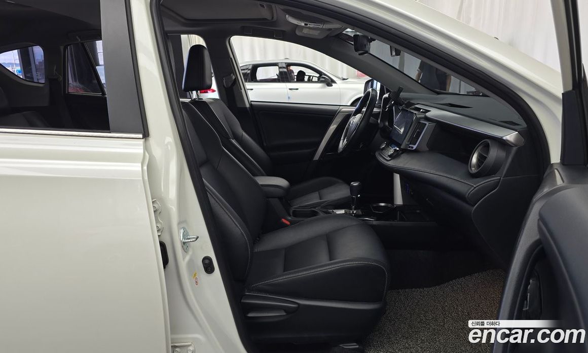 Toyota RAV4 4th Gen фото 11