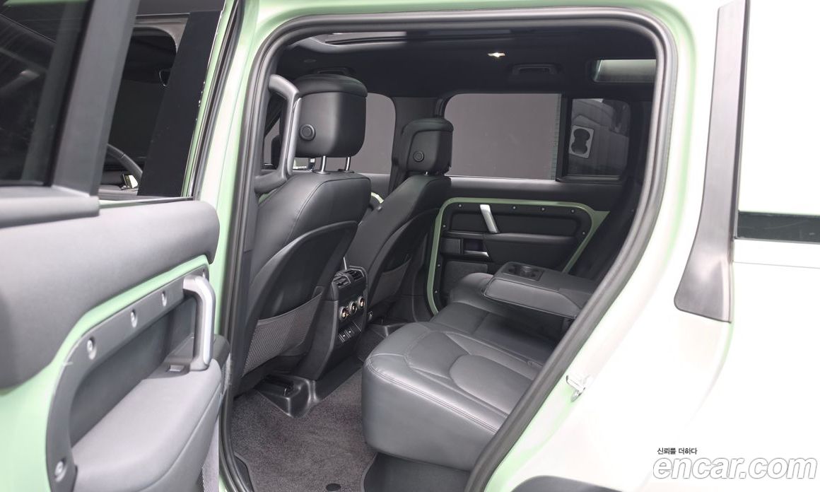 Land Rover Defender (L663) фото 12