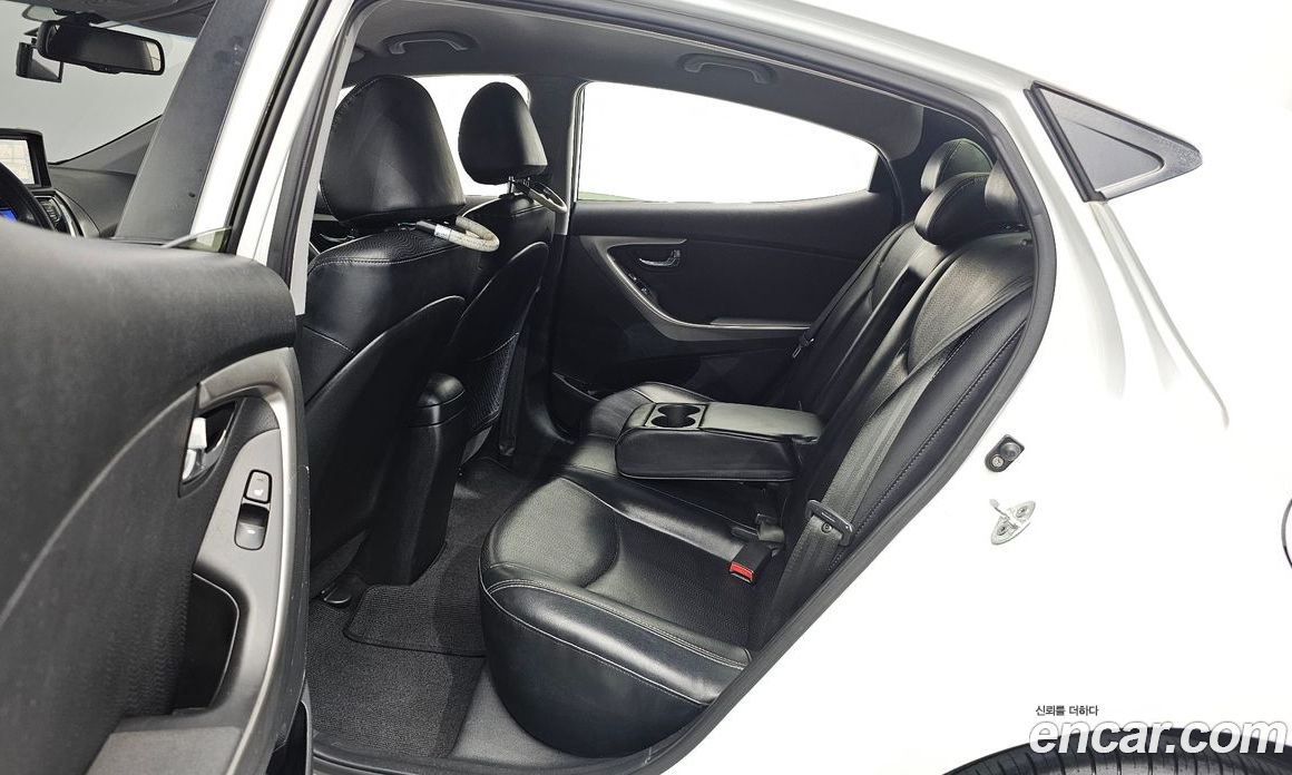 Hyundai Avante (MD) фото 11