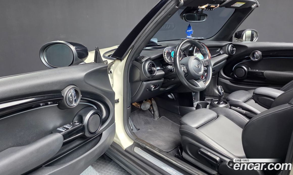 Mini Cooper Convertible фото 10