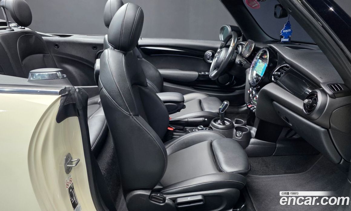 Mini Cooper Convertible фото 11