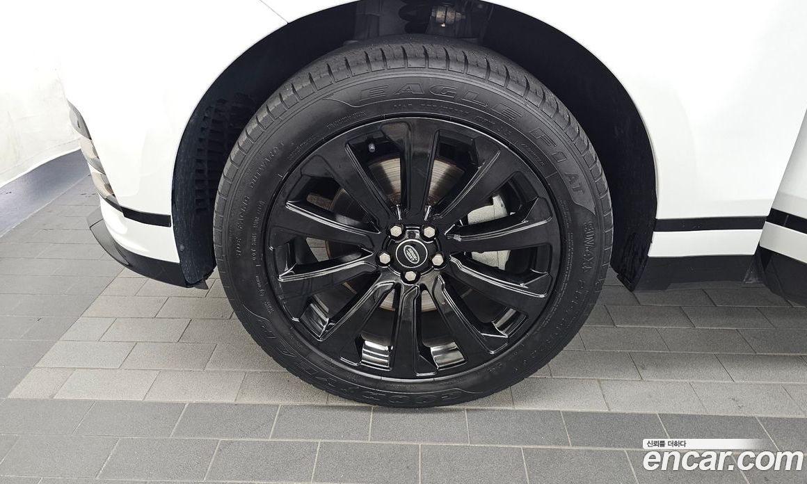 Land Rover Range Rover Velar фото 5