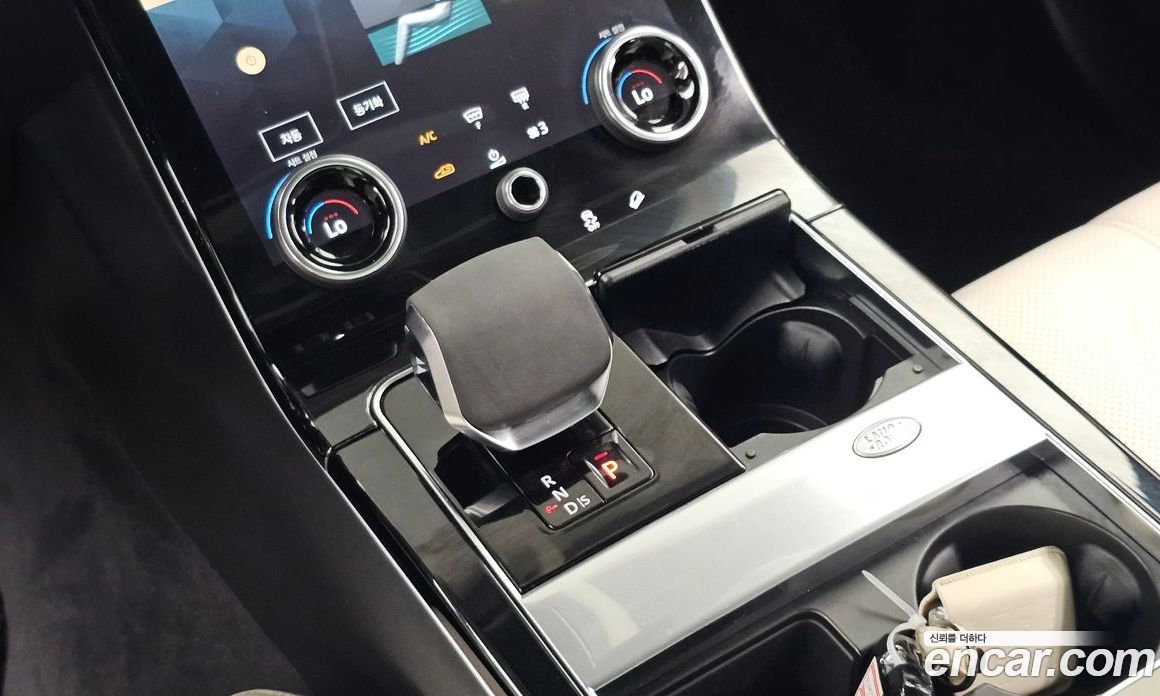 Land Rover Range Rover Velar фото 9