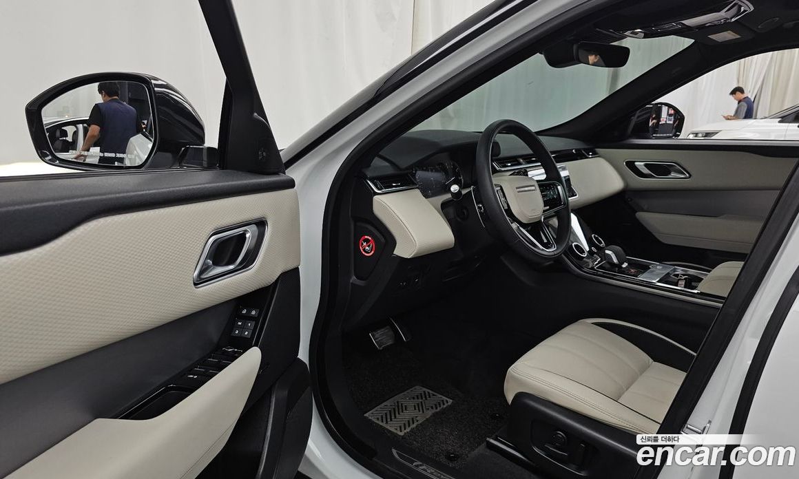 Land Rover Range Rover Velar фото 10