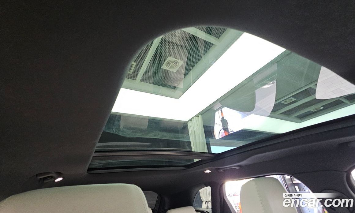 Land Rover Range Rover Velar фото 17