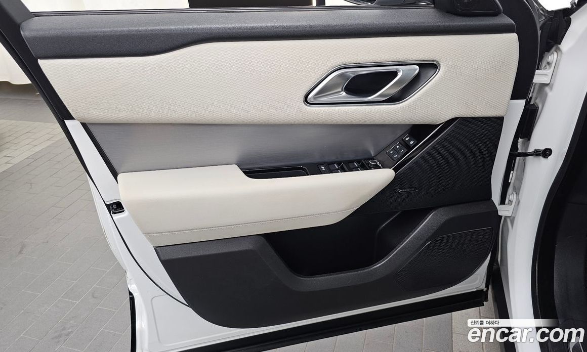 Land Rover Range Rover Velar фото 24