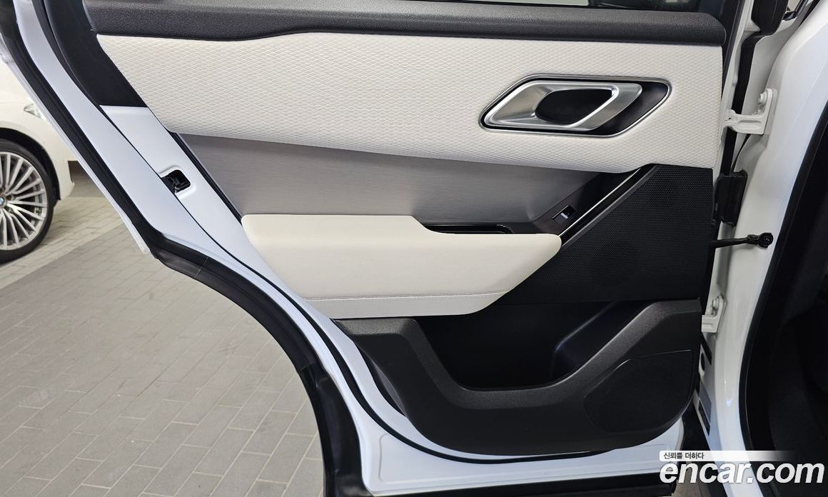 Land Rover Range Rover Velar фото 25