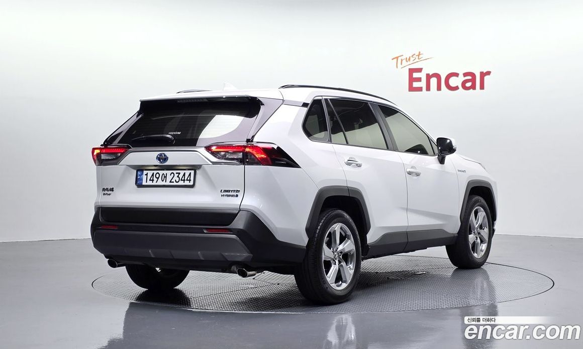 Toyota RAV4 5th Gen фото 2