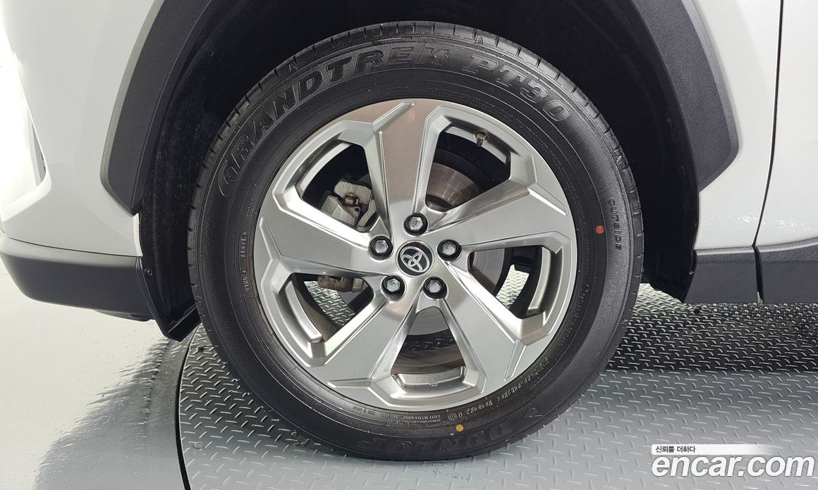 Toyota RAV4 5th Gen фото 5