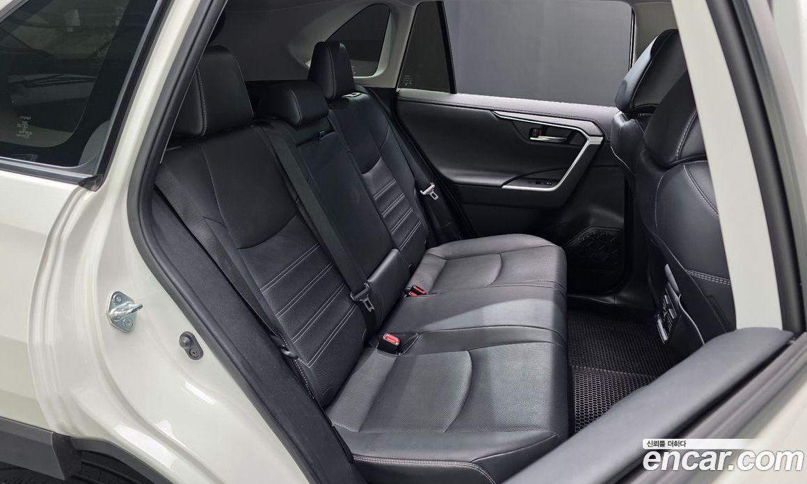 Toyota RAV4 5th Gen фото 11