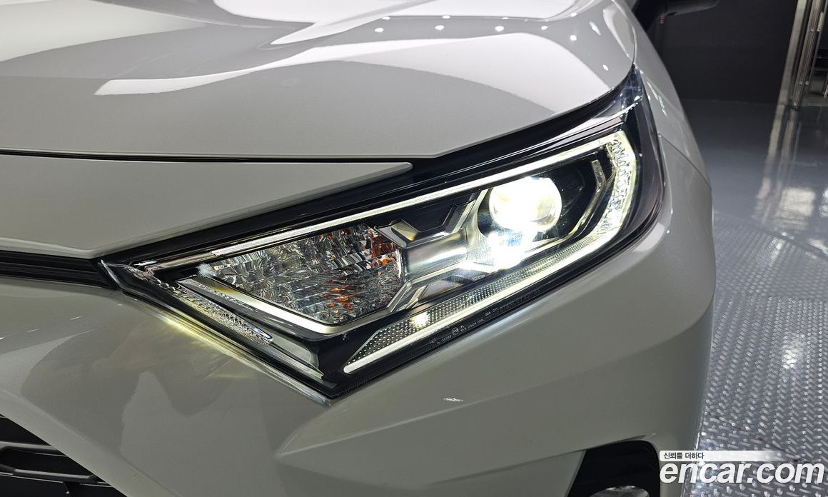 Toyota RAV4 5th Gen фото 23