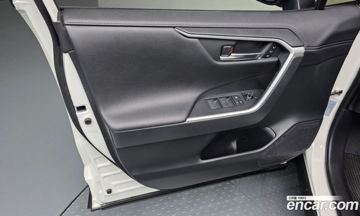 Toyota RAV4 5th Gen фото 25