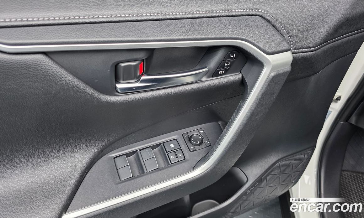 Toyota RAV4 5th Gen фото 28