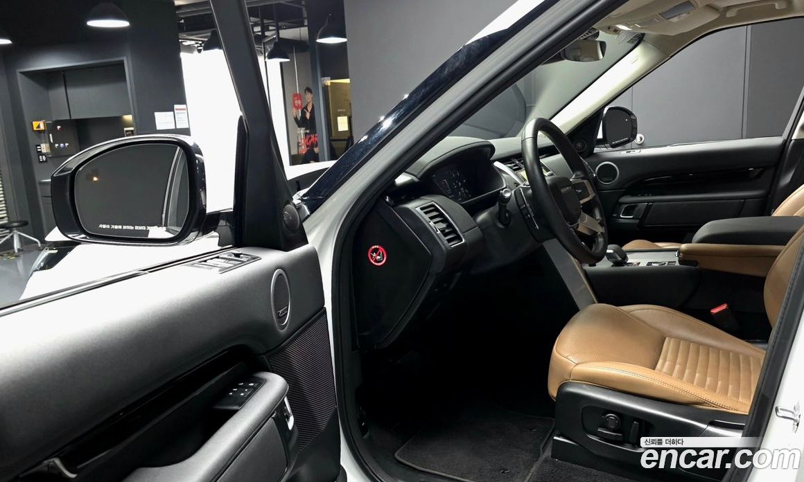 Land Rover Discovery 5 фото 11