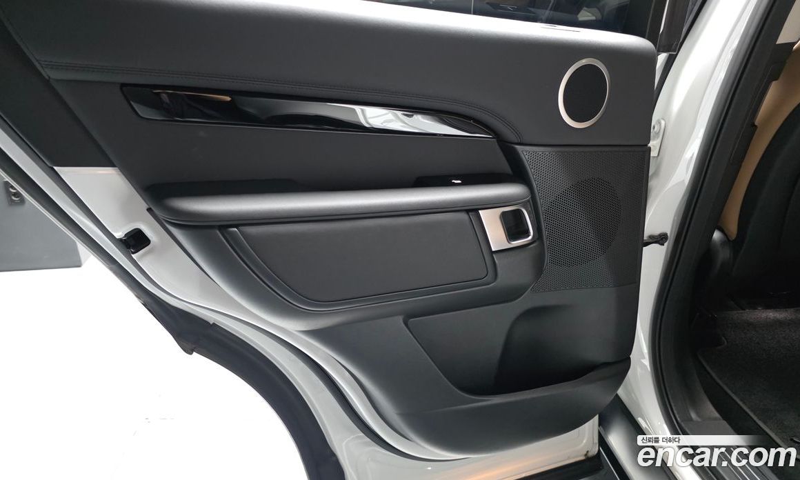 Land Rover Discovery 5 фото 25