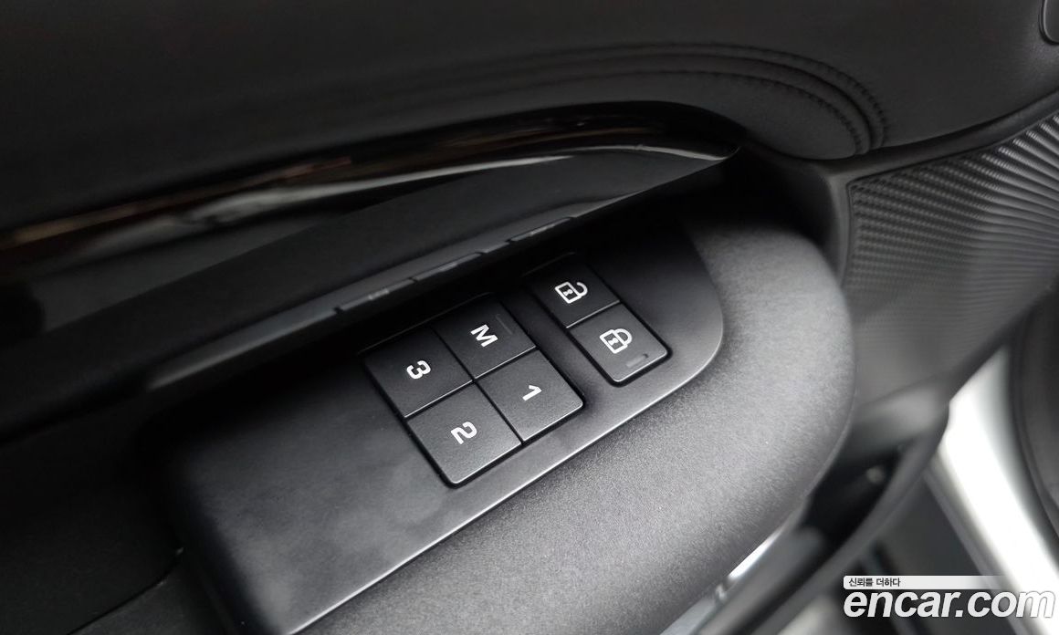 Land Rover Discovery 5 фото 30