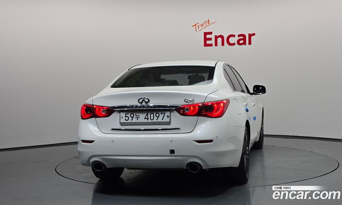 Infiniti Q50 фото 4