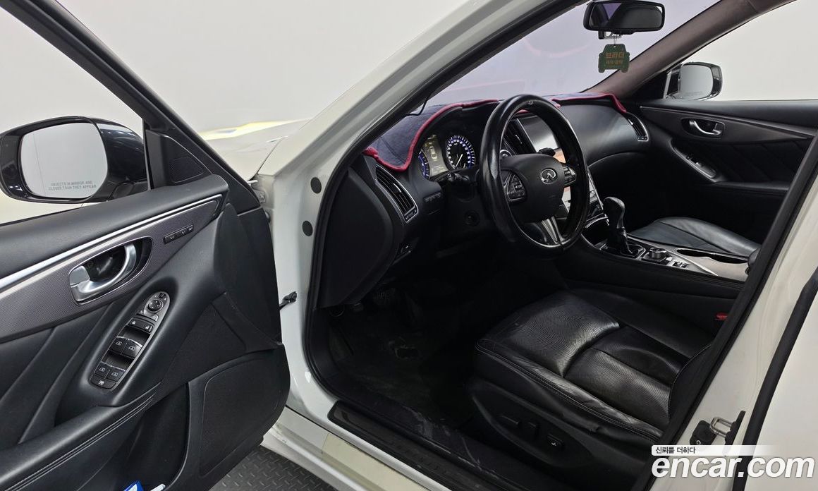 Infiniti Q50 фото 10