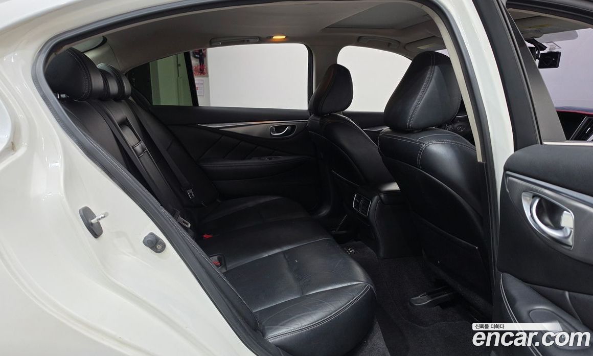 Infiniti Q50 фото 11