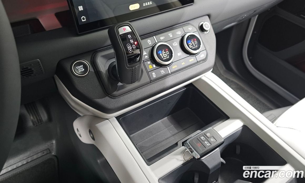 Land Rover Defender (L663) фото 13