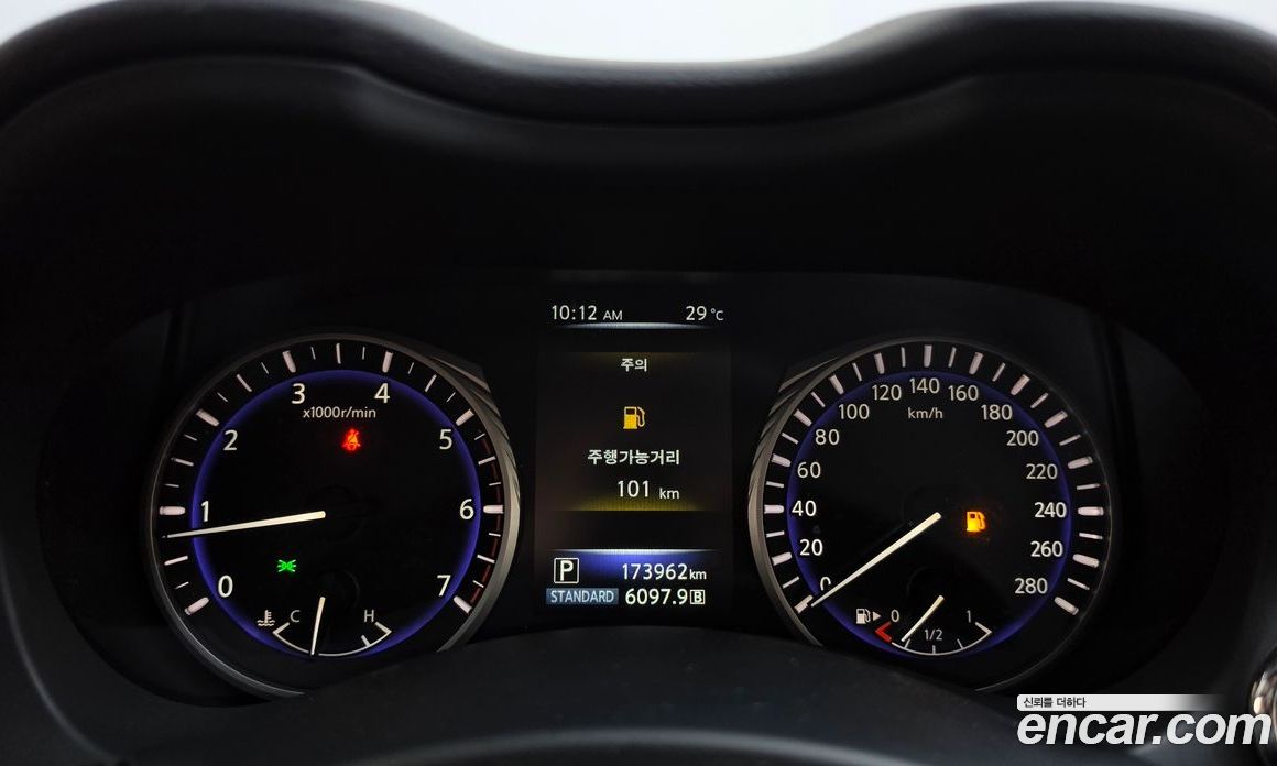 Infiniti Q50 фото 8