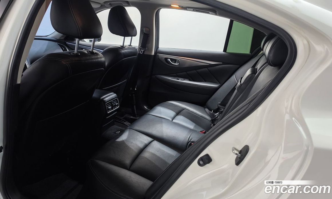 Infiniti Q50 фото 12