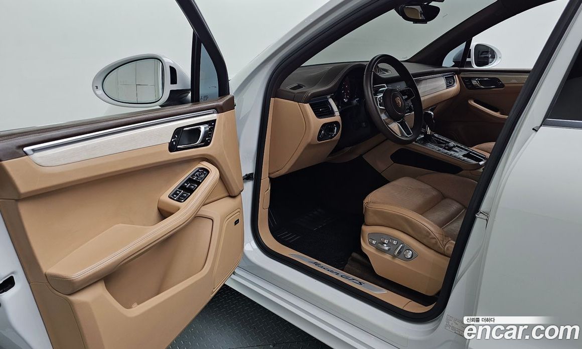 Porsche Macan фото 10