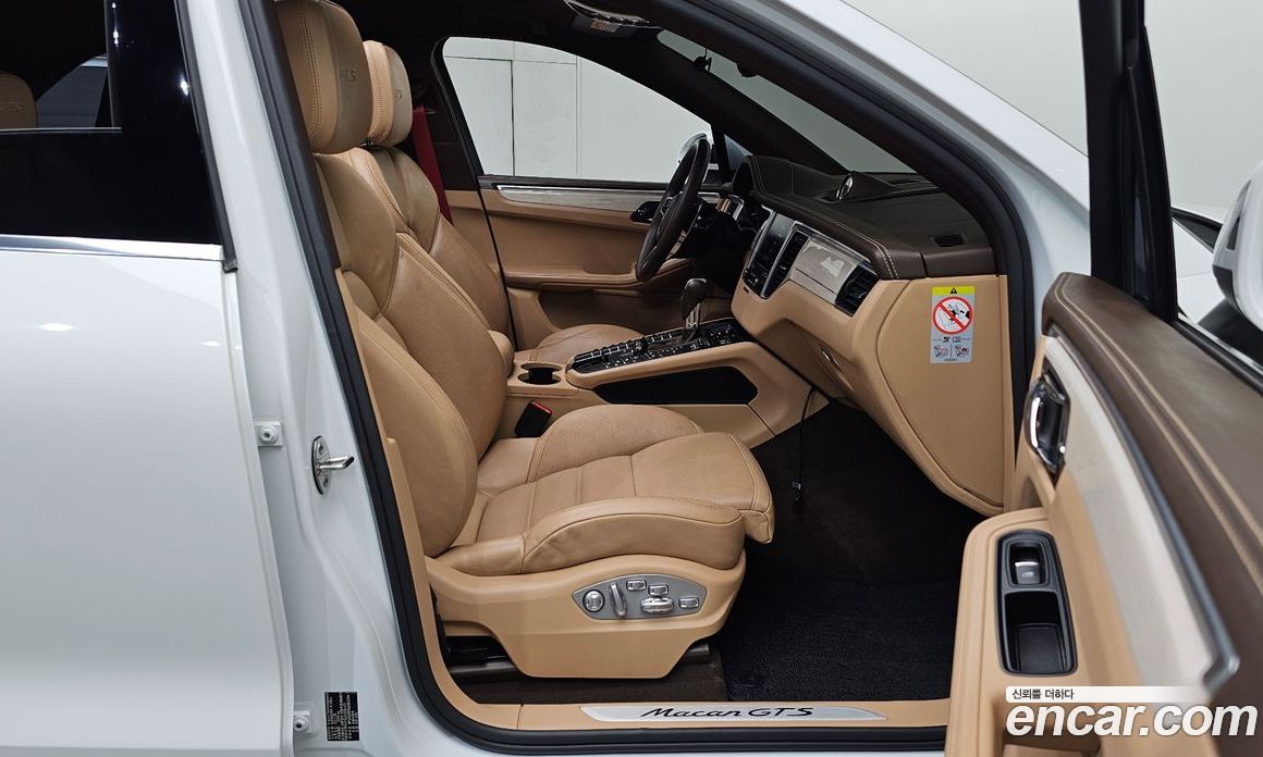 Porsche Macan фото 11