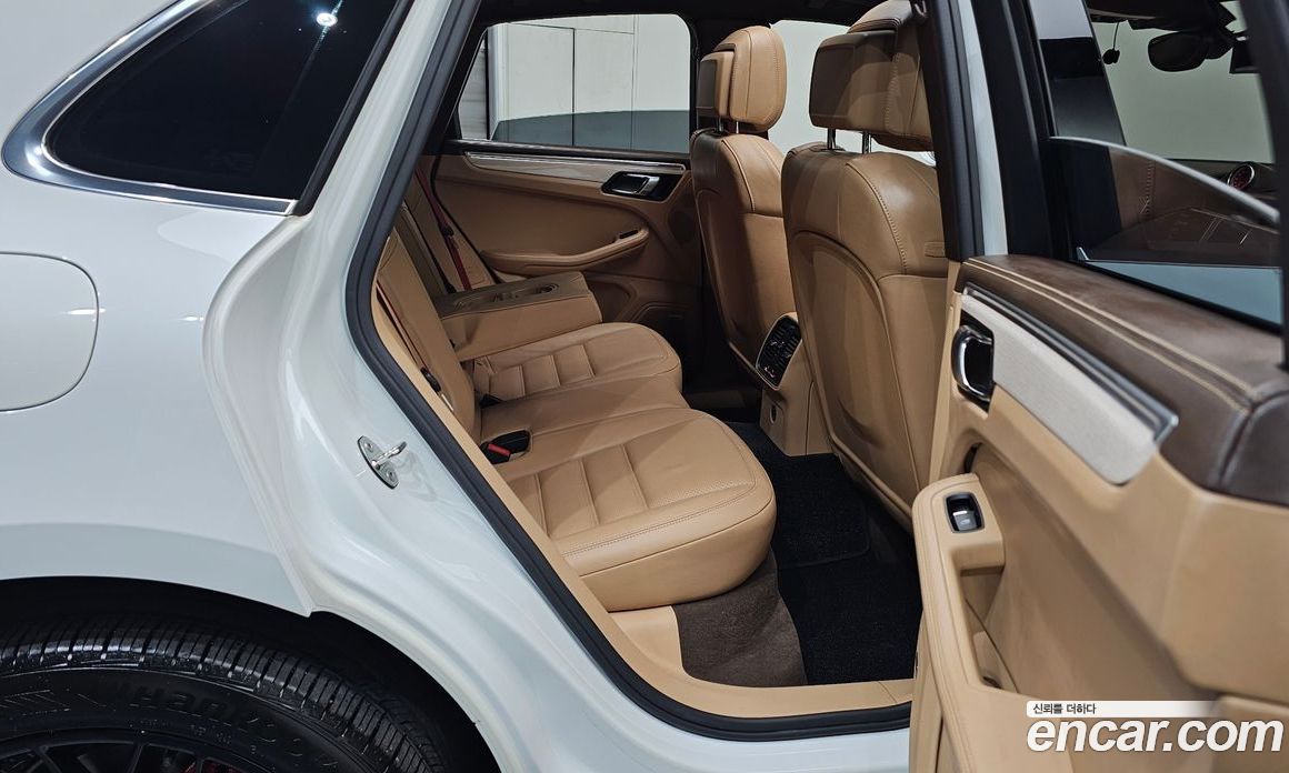 Porsche Macan фото 12