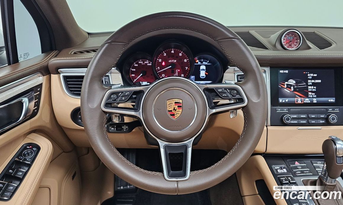 Porsche Macan фото 13