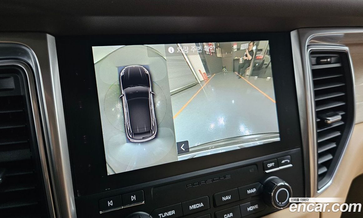 Porsche Macan фото 16