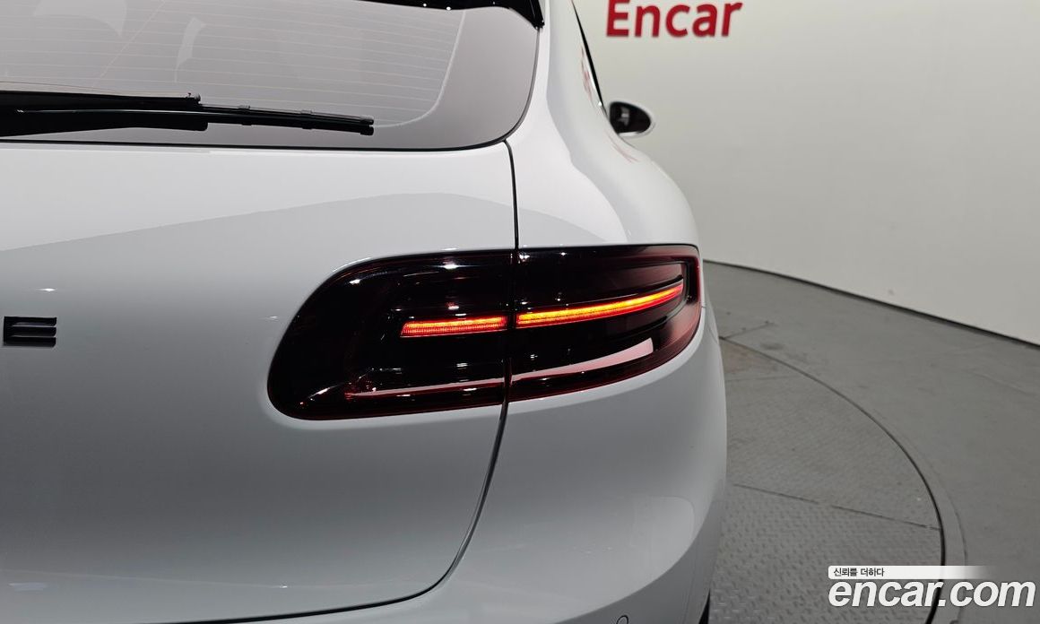 Porsche Macan фото 23
