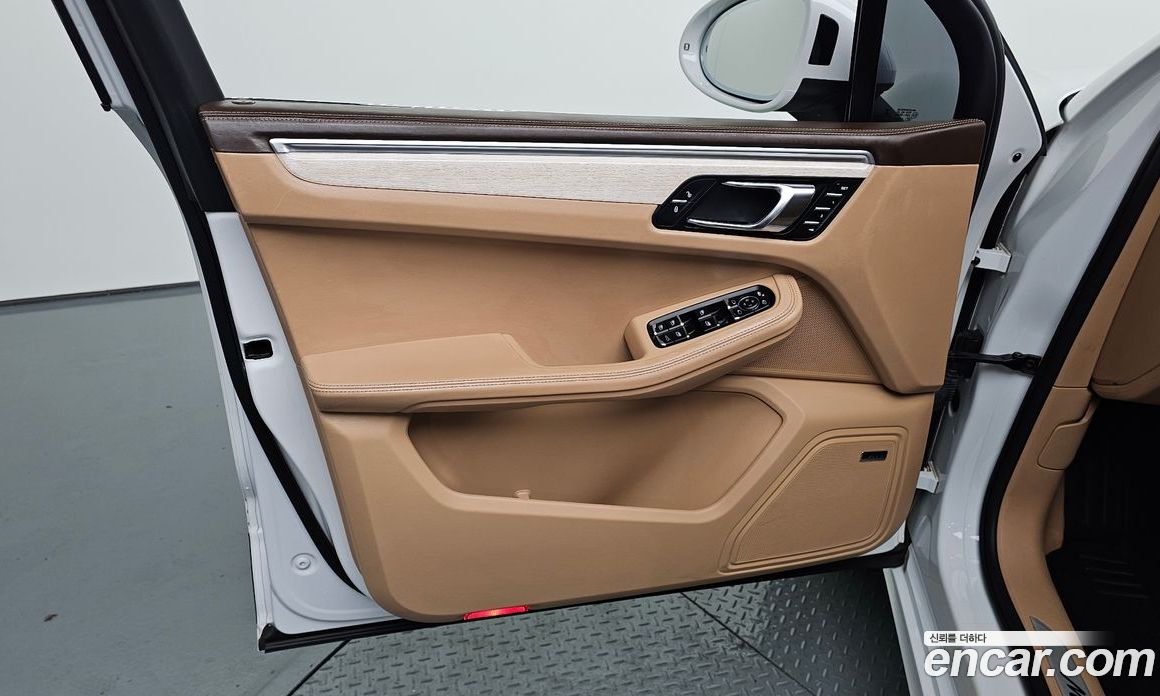 Porsche Macan фото 24