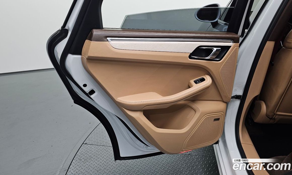 Porsche Macan фото 25