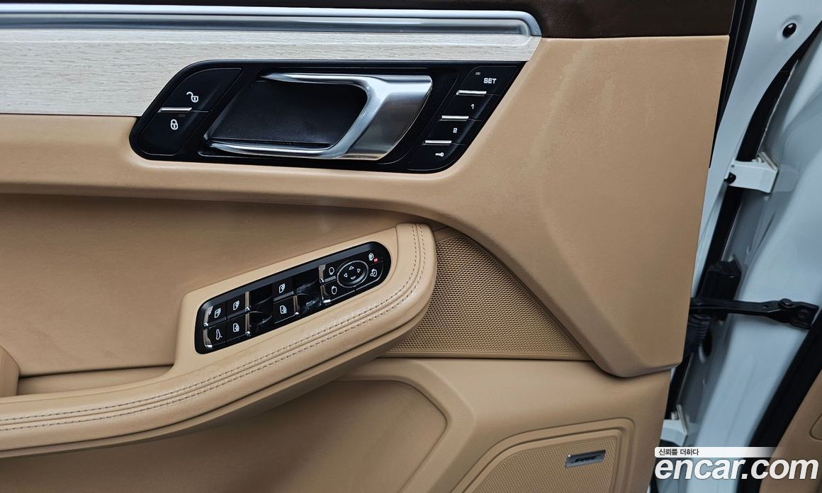 Porsche Macan фото 31