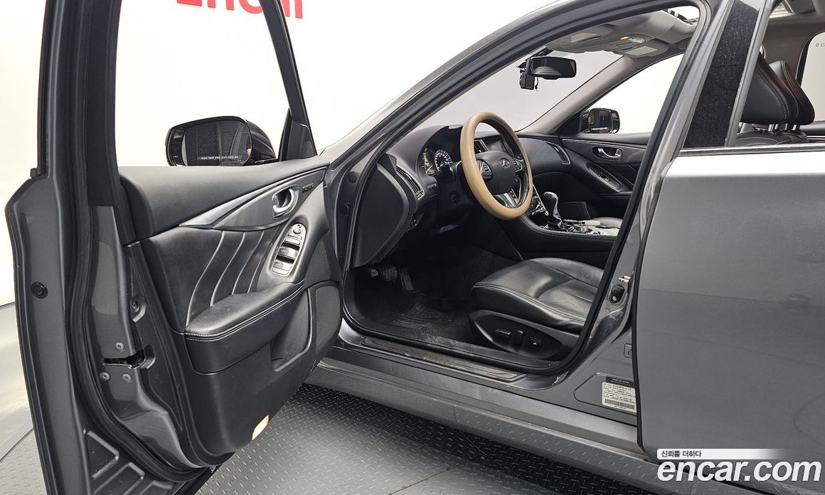 Infiniti Q50 фото 10