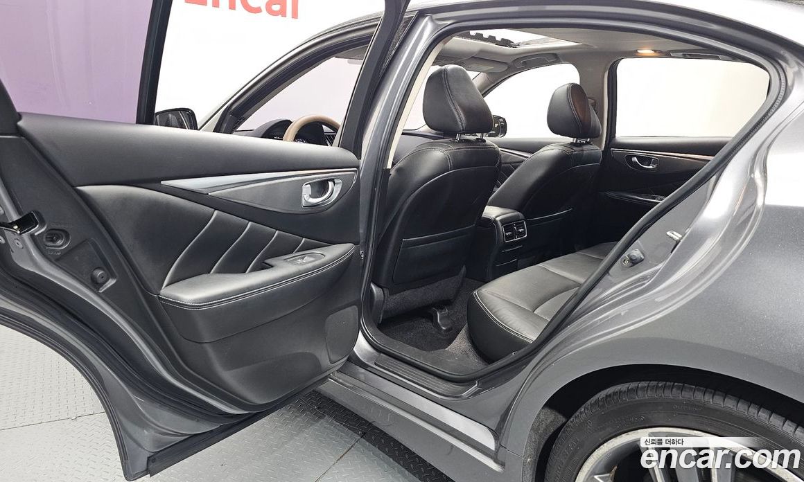 Infiniti Q50 фото 12