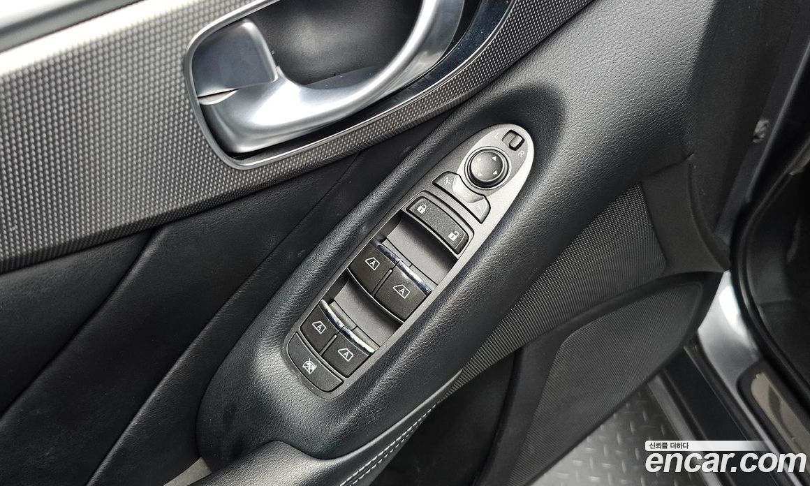 Infiniti Q50 фото 18